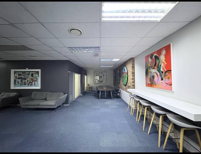 6,052M² OFFICE FOR SALE IN HALFWAY HOUSE